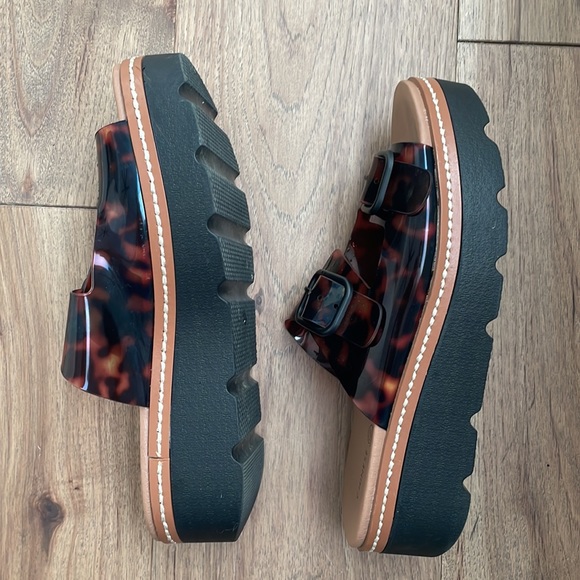 Chinese Laundry Tortoise Sandals - Picture 2 of 3